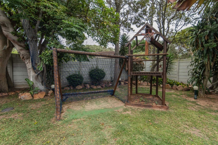 8 Bedroom Property for Sale in Summerstrand Eastern Cape